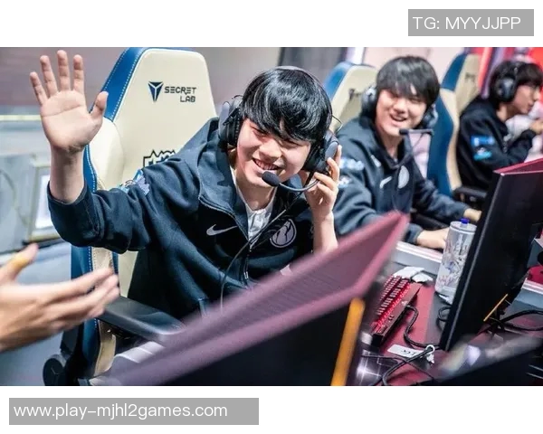 深入探讨FPX团队协作模式及其在比赛中的优势与不足分析 深入探讨FPX团队协作模式及其在比赛中的优势与不足分析